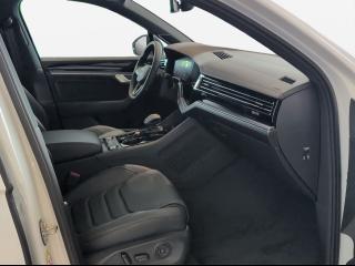 Volkswagen Touareg R-Line – image 3 of 15