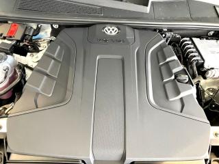 Volkswagen Touareg R-Line – image 15 of 15