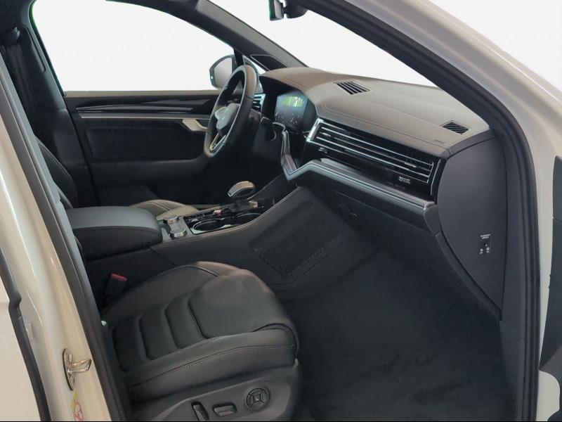 Volkswagen Touareg R-Line – image 3 of 15