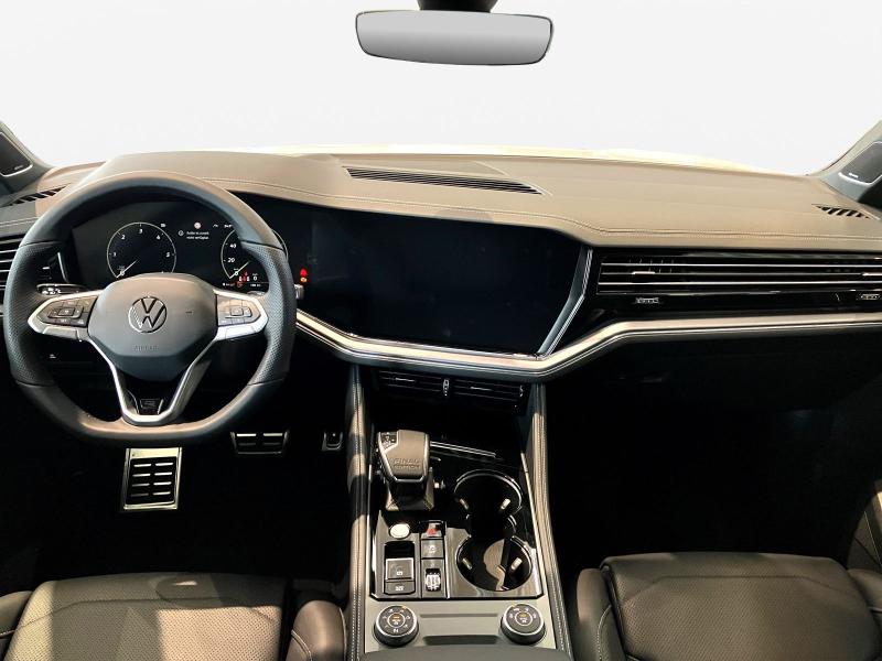 Volkswagen Touareg R-Line – image 4 of 15