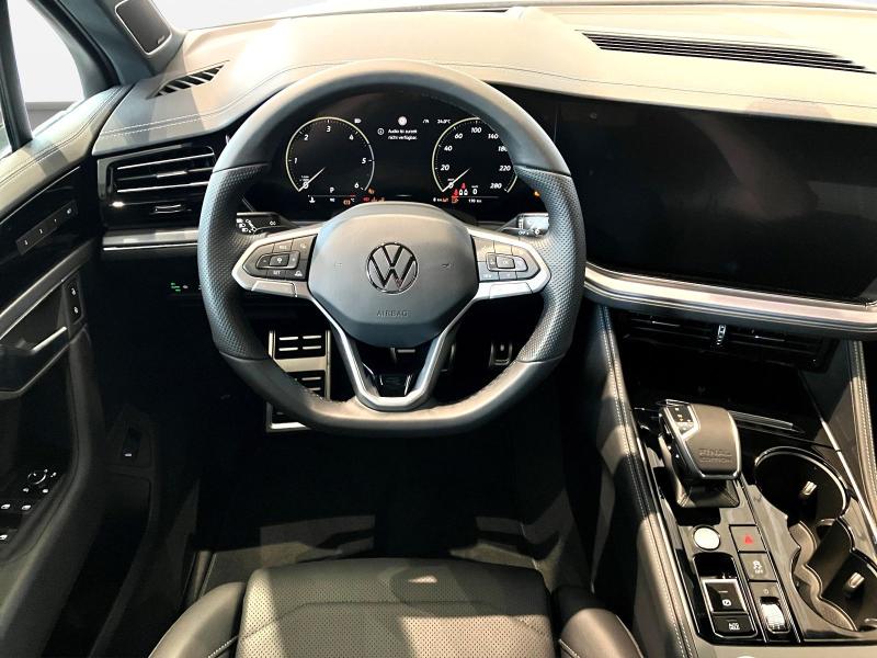 Volkswagen Touareg R-Line – image 7 of 15