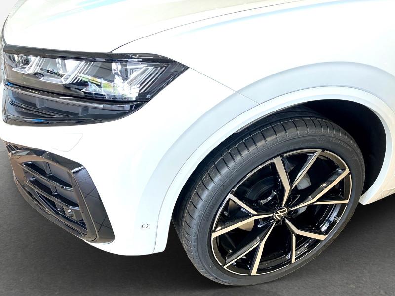 Volkswagen Touareg R-Line – image 11 of 15