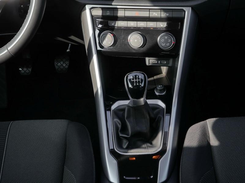 Volkswagen T-Roc LIFE – image 7 of 23
