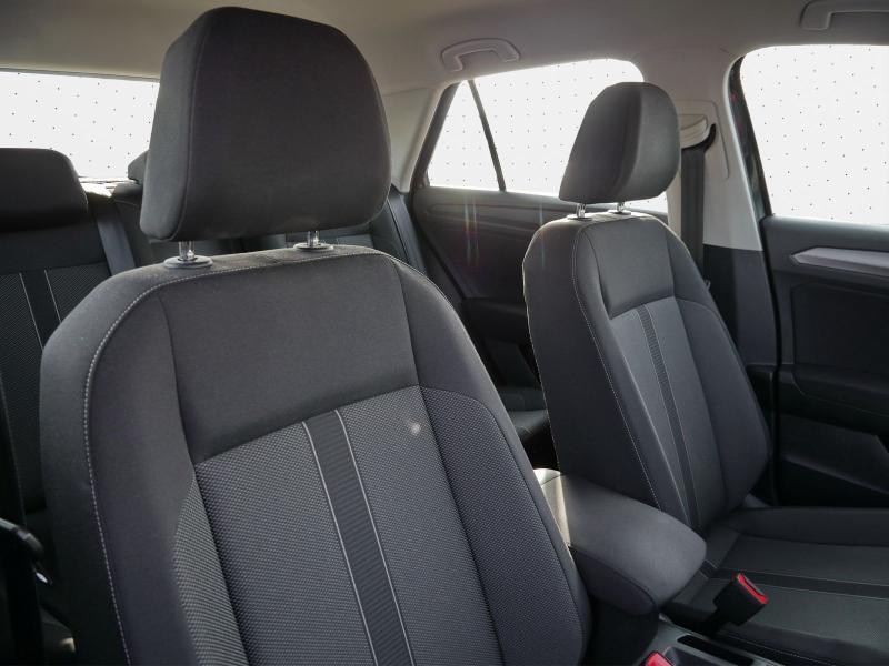 Volkswagen T-Roc LIFE – image 10 of 23
