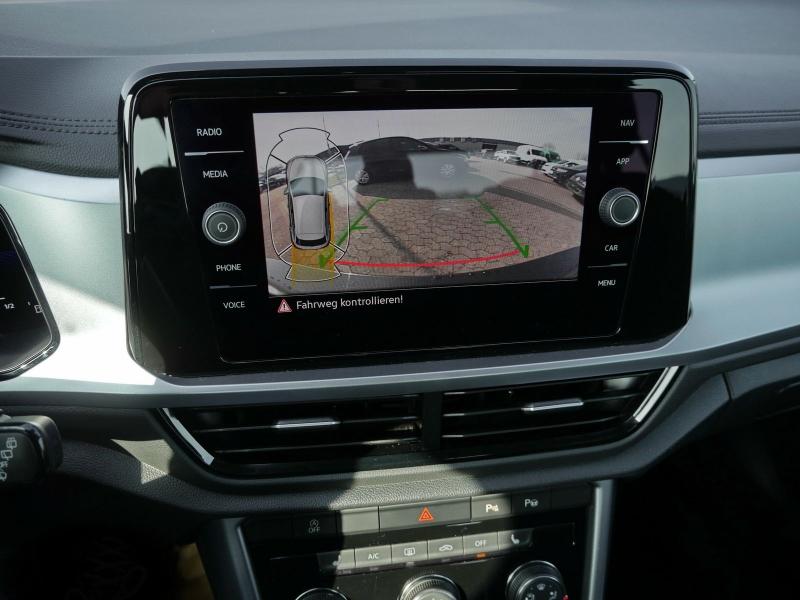 Volkswagen T-Roc LIFE – image 15 of 23
