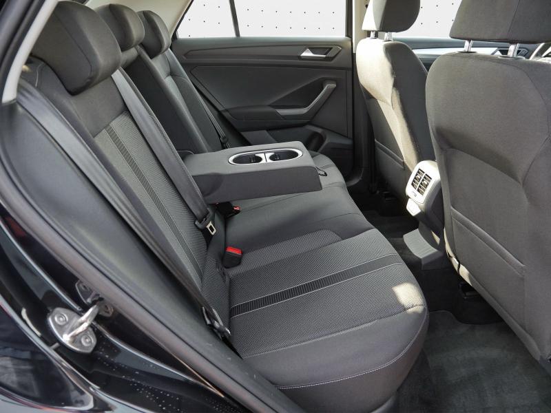 Volkswagen T-Roc LIFE – image 16 of 23