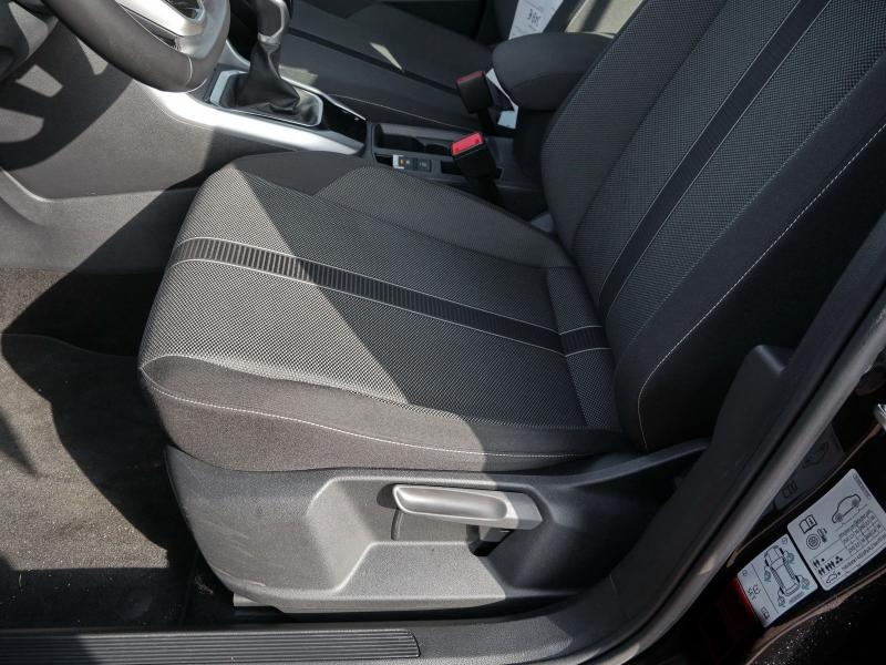 Volkswagen T-Roc LIFE – image 21 of 23