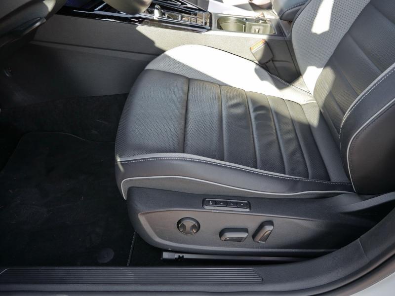 Volkswagen Golf GTE – image 23 of 25
