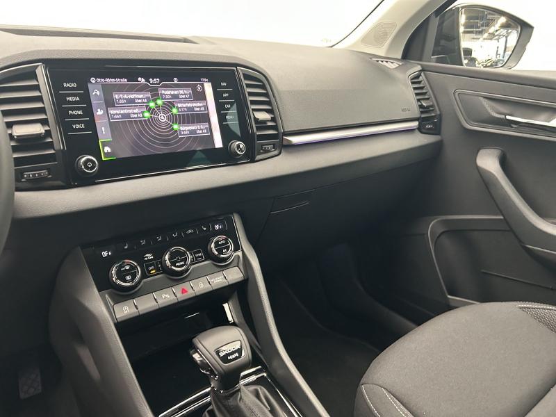 Škoda Karoq Selection – image 6 of 18