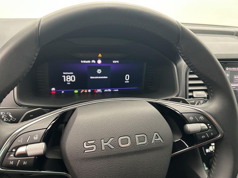 Škoda Karoq Selection – image 9 of 18