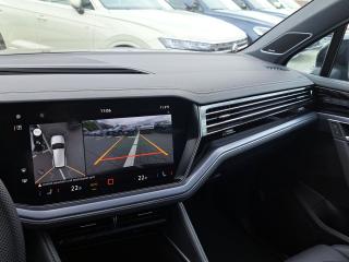 Volkswagen Touareg R-Line – image 22 of 25