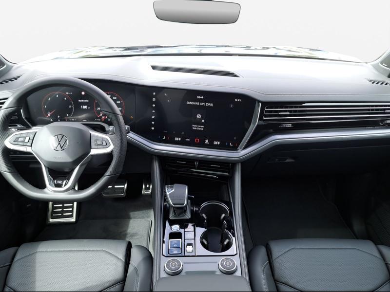 Volkswagen Touareg R-Line – image 5 of 25
