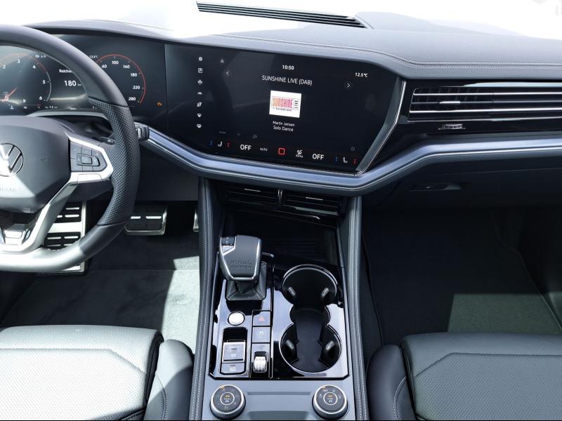 Volkswagen Touareg R-Line – image 6 of 25