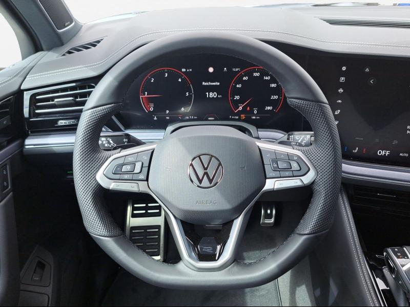Volkswagen Touareg R-Line – image 8 of 25