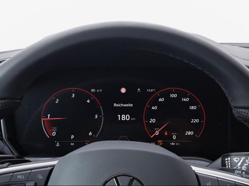 Volkswagen Touareg R-Line – image 9 of 25