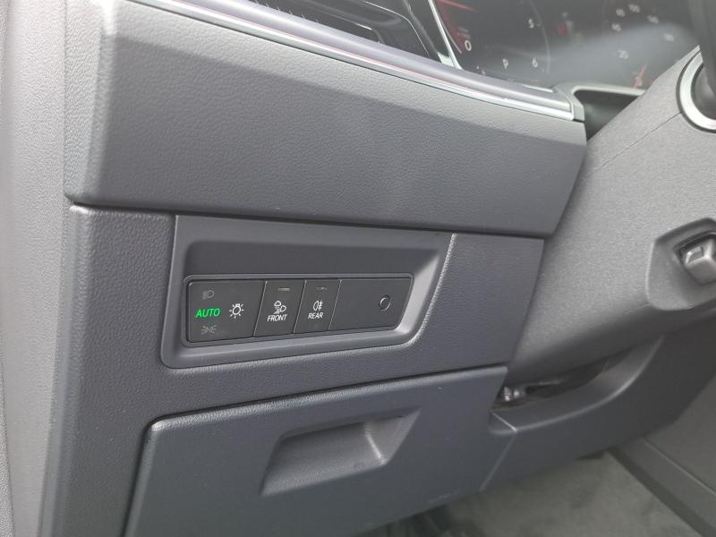 Volkswagen Touareg R-Line – image 15 of 25