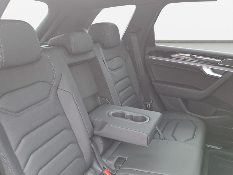 Volkswagen Touareg R-Line – image 16 of 25