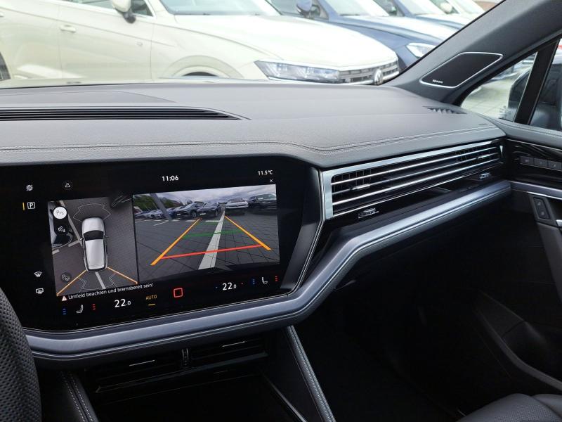Volkswagen Touareg R-Line – image 22 of 25