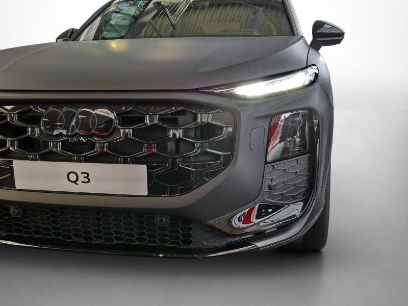 Audi Q3 S line – image 12 of 23