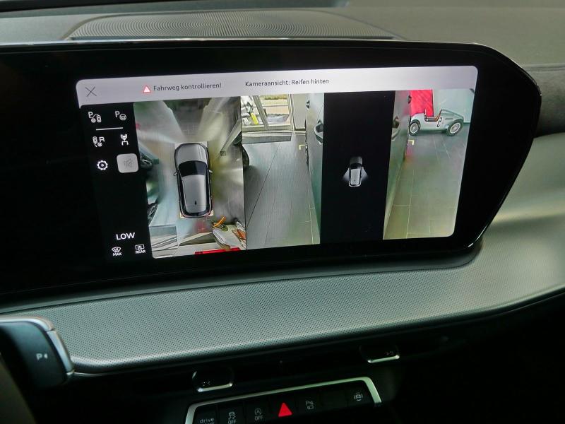 Audi Q3 S line – image 15 of 23