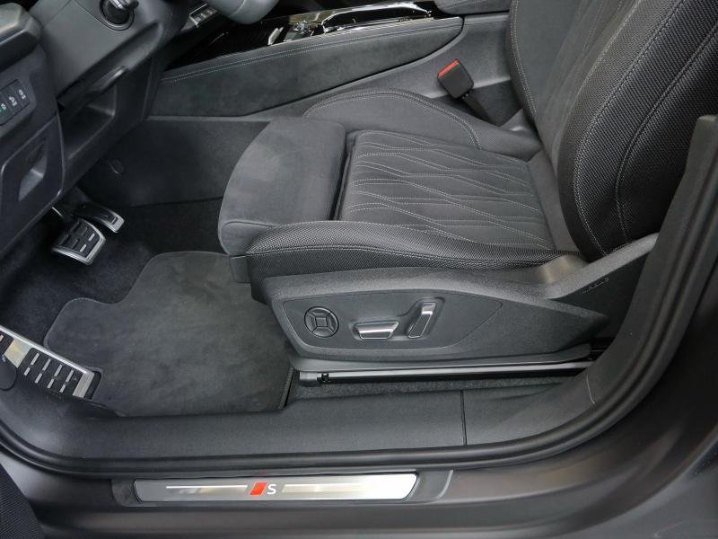 Audi Q3 S line – image 21 of 23