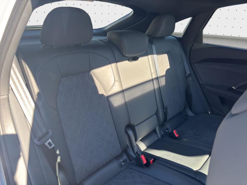Audi Q5 Sportback S line – image 15 of 18