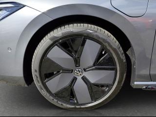 Volkswagen Passat Variant R-Line – image 13 of 24