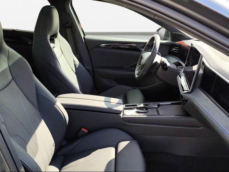 Volkswagen Passat Variant R-Line – image 4 of 24