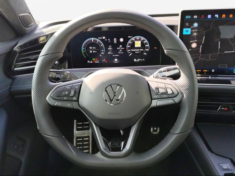 Volkswagen Passat Variant R-Line – image 8 of 24