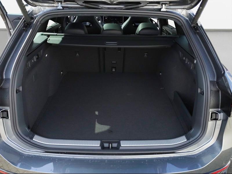 Volkswagen Passat Variant R-Line – image 11 of 24