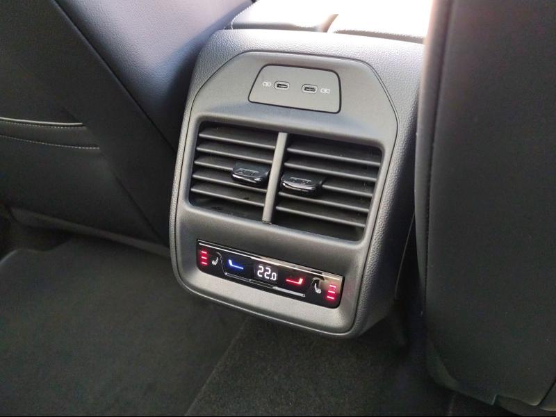 Volkswagen Passat Variant R-Line – image 12 of 24