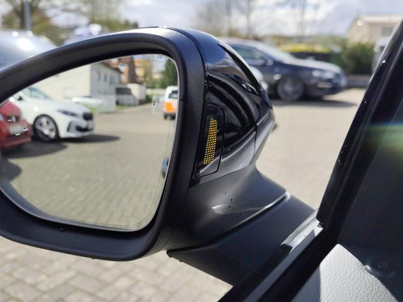 Volkswagen Passat Variant R-Line – image 15 of 24