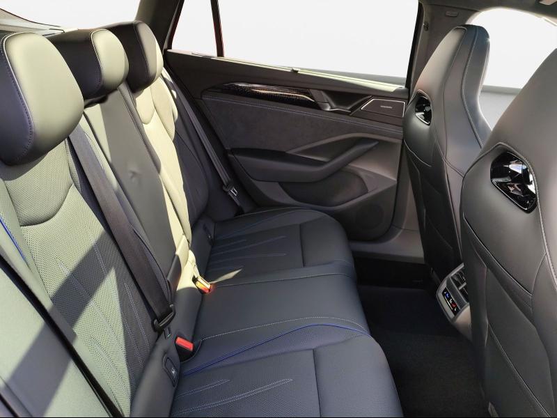Volkswagen Passat Variant R-Line – image 16 of 24