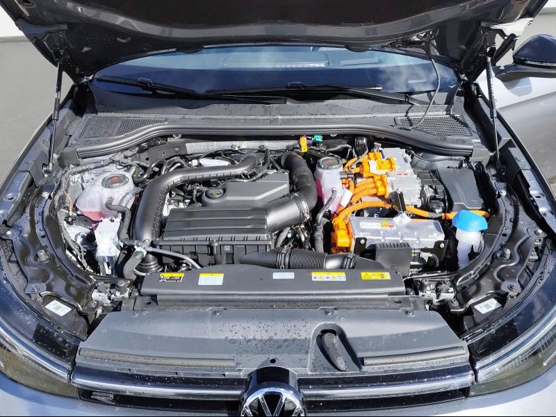 Volkswagen Passat Variant R-Line – image 18 of 24