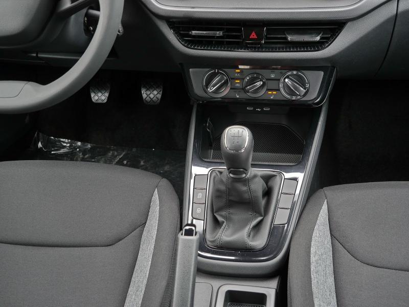 Škoda Fabia Essence – image 7 of 24