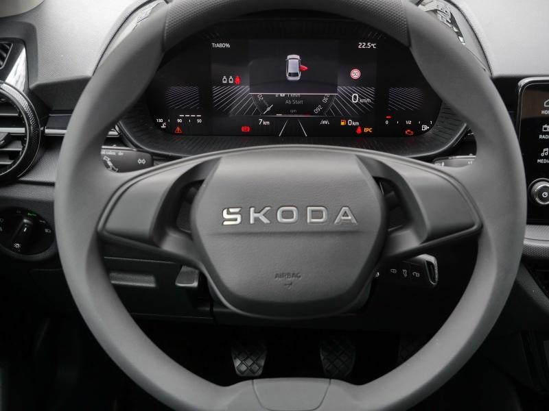 Škoda Fabia Essence – image 9 of 24