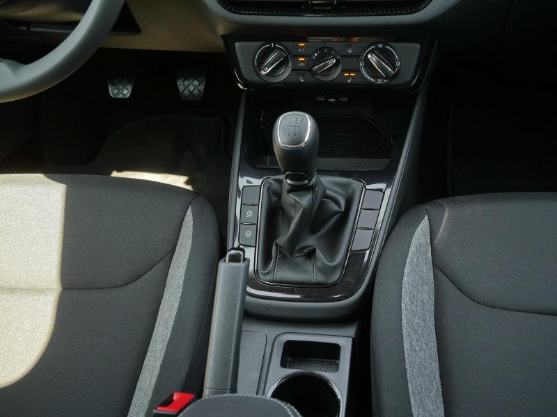 Škoda Fabia Essence – image 7 of 24