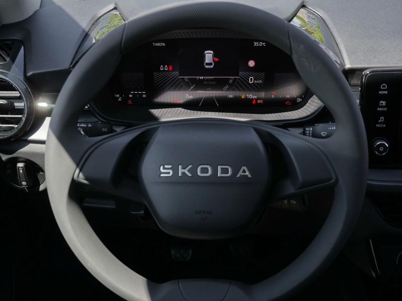 Škoda Fabia Essence – image 9 of 24