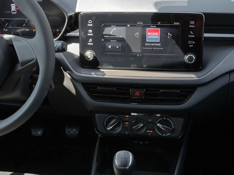 Škoda Fabia Essence – image 6 of 22