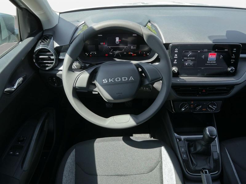 Škoda Fabia Essence – image 8 of 22