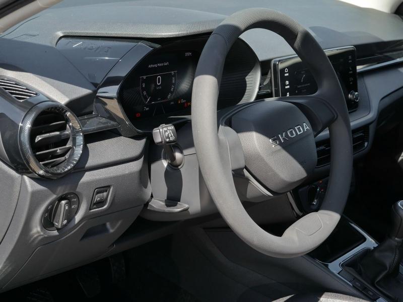 Škoda Fabia Essence – image 17 of 22