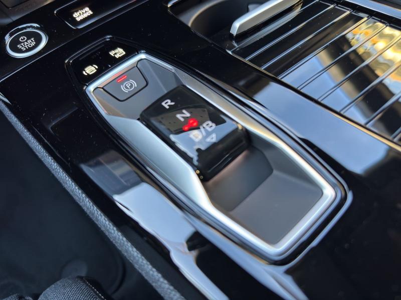 Audi A6 Avant e-tron S line – image 7 of 21