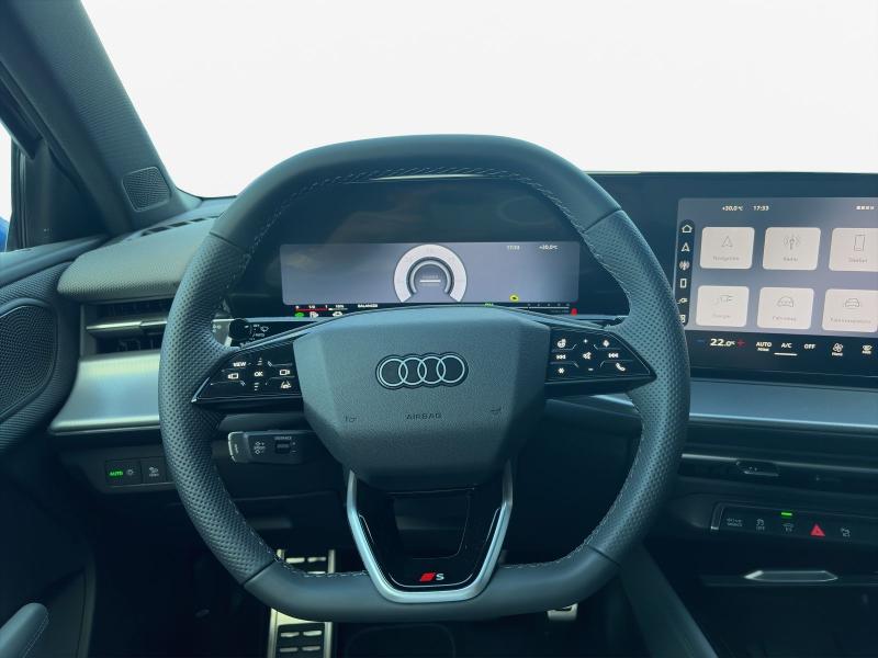 Audi Q3 S line – image 8 of 14