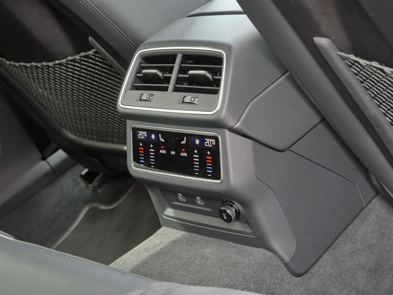 Audi A6 Avant S line – image 17 of 24
