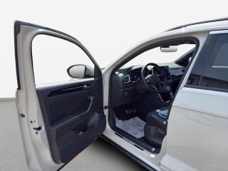 Volkswagen T-Roc R – image 12 of 12