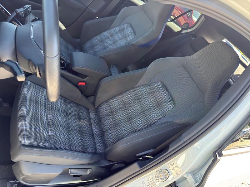Volkswagen Golf GTE – image 13 of 21