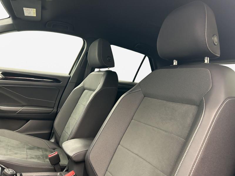 Volkswagen T-Roc R-Line – image 10 of 17