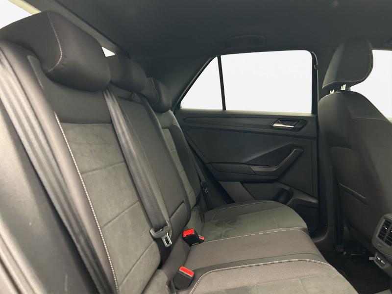 Volkswagen T-Roc R-Line – image 15 of 17