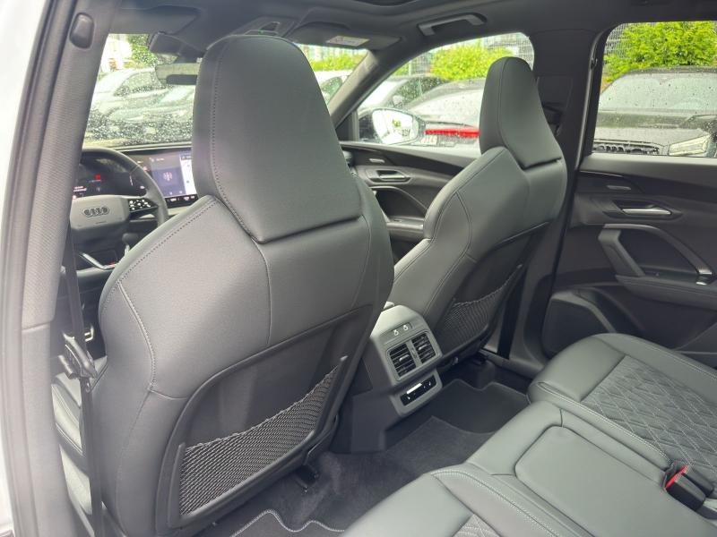 Audi Q5 S line – image 17 of 24