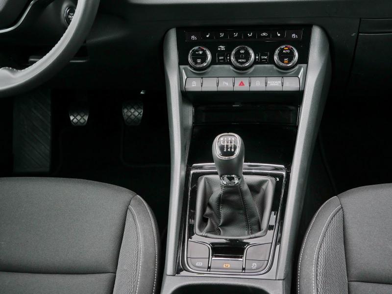 Škoda Karoq Selection – image 7 of 23